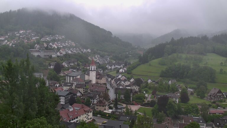 Dieses Bild zeigt eine Webcam-Aufnahme von Ottenhöfen, aufgenommen am Montag, den 11.05.2026 um 17:20 Uhr