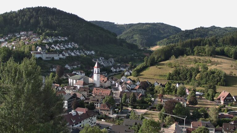 Dieses Bild zeigt eine Webcam-Aufnahme von Ottenhöfen, aufgenommen am Dienstag, den 21.07.2026 um 08:00 Uhr