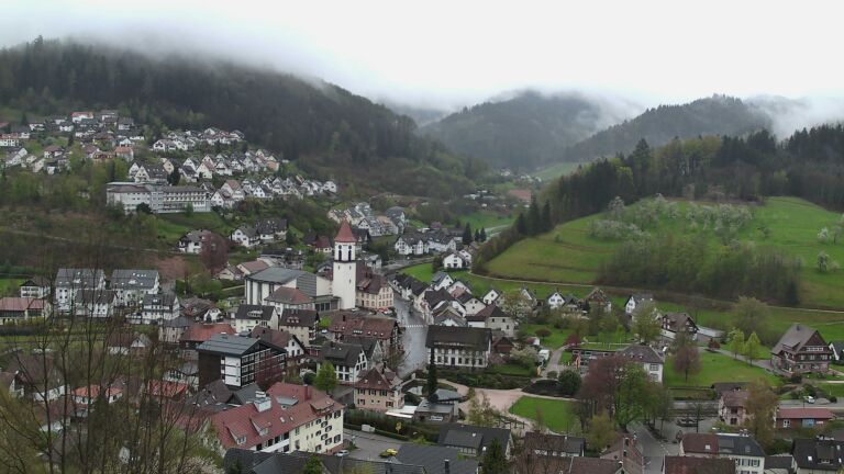 Dieses Bild zeigt eine Webcam-Aufnahme von Ottenhöfen, aufgenommen am Sonntag, den 12.04.2026 um 07:30 Uhr