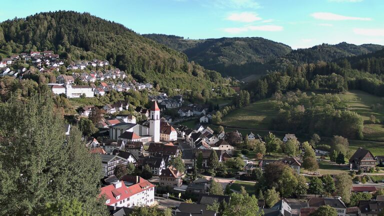 Dieses Bild zeigt eine Webcam-Aufnahme von Ottenhöfen, aufgenommen am Dienstag, den 15.09.2026 um 18:10 Uhr