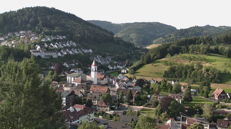 Dieses Bild zeigt eine Webcam-Aufnahme von Ottenhöfen, aufgenommen am Freitag, den 26.06.2026 um 07:40 Uhr