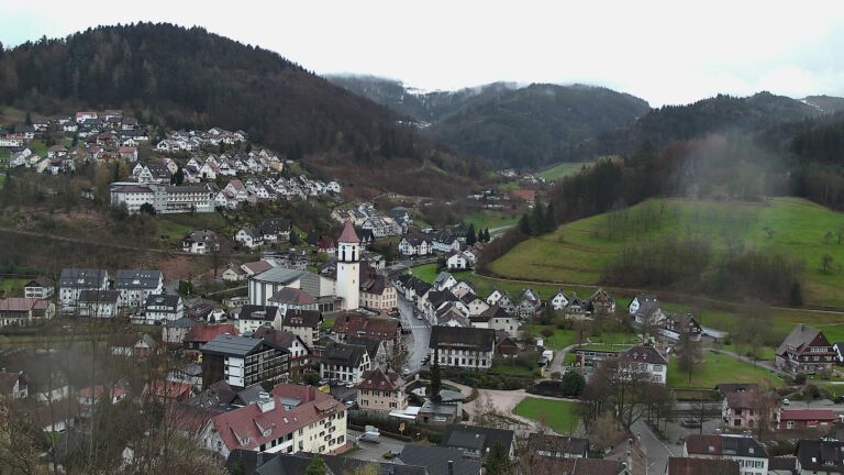 Dieses Bild zeigt eine Webcam-Aufnahme von Ottenhöfen, aufgenommen am Montag, den 30.03.2026 um 19:00 Uhr