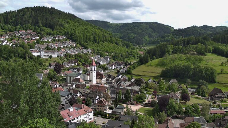 Dieses Bild zeigt eine Webcam-Aufnahme von Ottenhöfen, aufgenommen am Donnerstag, den 21.05.2026 um 16:40 Uhr