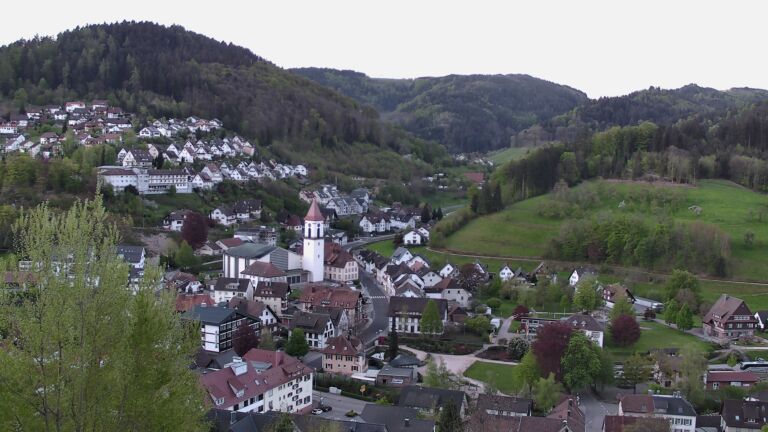 Dieses Bild zeigt eine Webcam-Aufnahme von Ottenhöfen, aufgenommen am Samstag, den 25.04.2026 um 06:20 Uhr