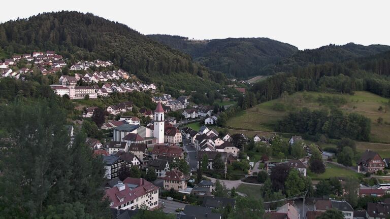 Dieses Bild zeigt eine Webcam-Aufnahme von Ottenhöfen, aufgenommen am Montag, den 06.07.2026 um 20:50 Uhr