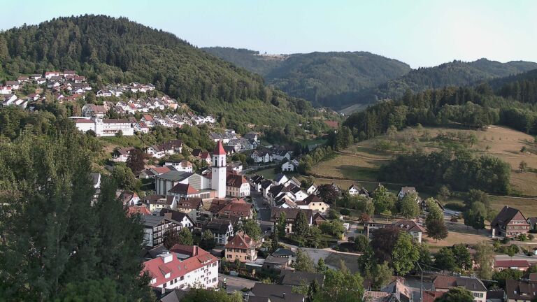 Dieses Bild zeigt eine Webcam-Aufnahme von Ottenhöfen, aufgenommen am Donnerstag, den 30.07.2026 um 19:20 Uhr