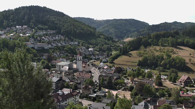 Dieses Bild zeigt eine Webcam-Aufnahme von Ottenhöfen, aufgenommen am Montag, den 10.08.2026 um 11:00 Uhr