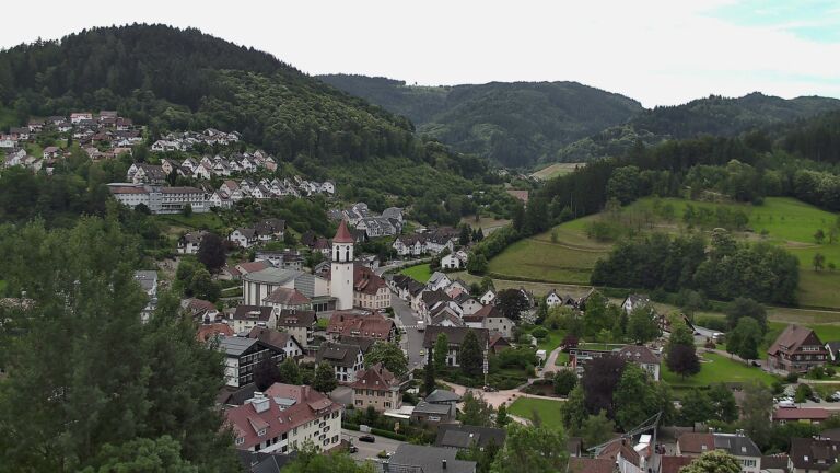 Dieses Bild zeigt eine Webcam-Aufnahme von Ottenhöfen, aufgenommen am Mittwoch, den 17.06.2026 um 10:10 Uhr