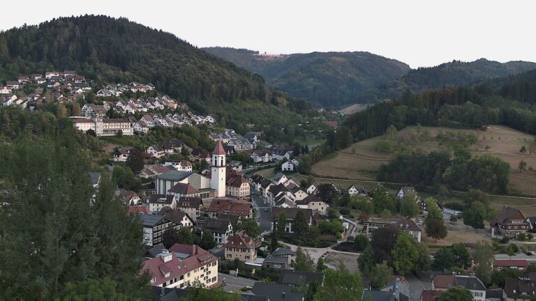 Dieses Bild zeigt eine Webcam-Aufnahme von Ottenhöfen, aufgenommen am Sonntag, den 16.08.2026 um 20:00 Uhr