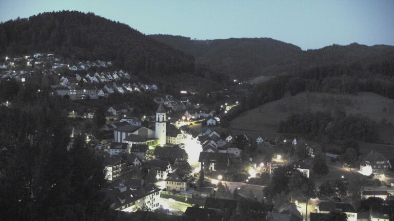 Dieses Bild zeigt eine Webcam-Aufnahme von Ottenhöfen, aufgenommen am Dienstag, den 28.07.2026 um 05:00 Uhr