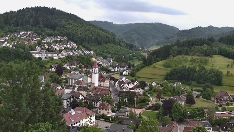 Dieses Bild zeigt eine Webcam-Aufnahme von Ottenhöfen, aufgenommen am Sonntag, den 31.05.2026 um 19:00 Uhr