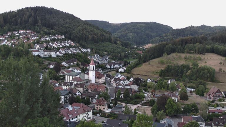 Dieses Bild zeigt eine Webcam-Aufnahme von Ottenhöfen, aufgenommen am Donnerstag, den 13.08.2026 um 06:20 Uhr