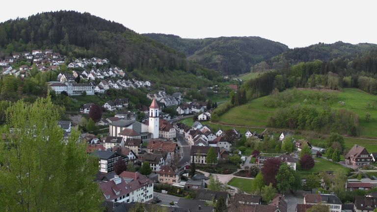Dieses Bild zeigt eine Webcam-Aufnahme von Ottenhöfen, aufgenommen am Montag, den 27.04.2026 um 06:20 Uhr
