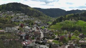 Dieses Bild zeigt eine Webcam-Aufnahme von Ottenhöfen, aufgenommen am Freitag, den 17.04.2026 um 13:20 Uhr