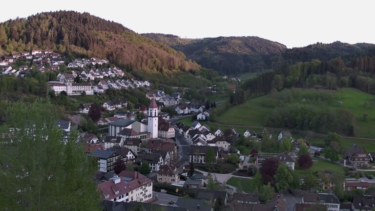 Dieses Bild zeigt eine Webcam-Aufnahme von Ottenhöfen, aufgenommen am Sonntag, den 26.04.2026 um 20:00 Uhr
