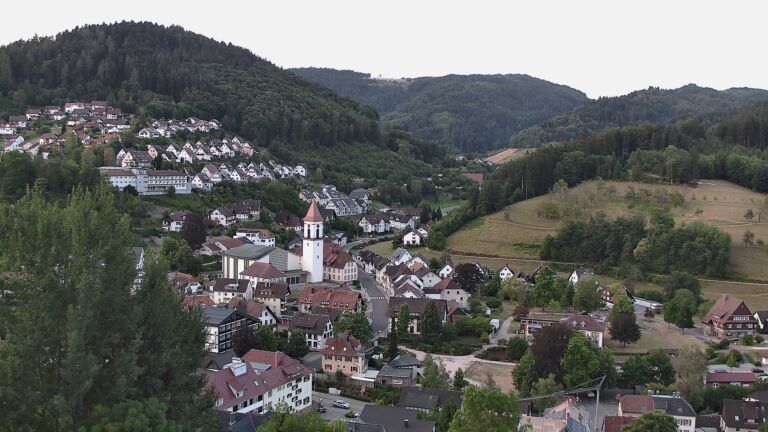 Dieses Bild zeigt eine Webcam-Aufnahme von Ottenhöfen, aufgenommen am Donnerstag, den 30.07.2026 um 06:20 Uhr