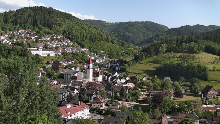 Dieses Bild zeigt eine Webcam-Aufnahme von Ottenhöfen, aufgenommen am Montag, den 25.05.2026 um 18:30 Uhr