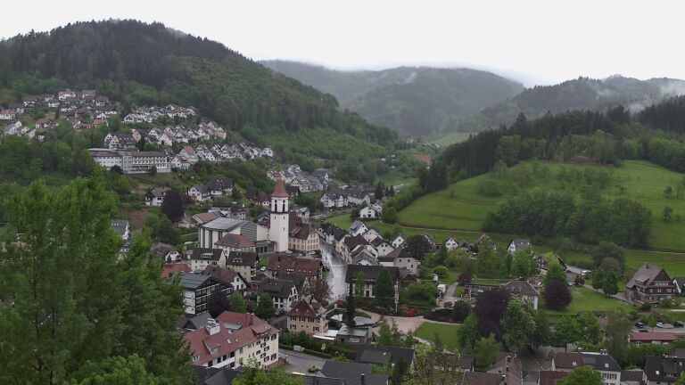 Dieses Bild zeigt eine Webcam-Aufnahme von Ottenhöfen, aufgenommen am Mittwoch, den 06.05.2026 um 18:30 Uhr