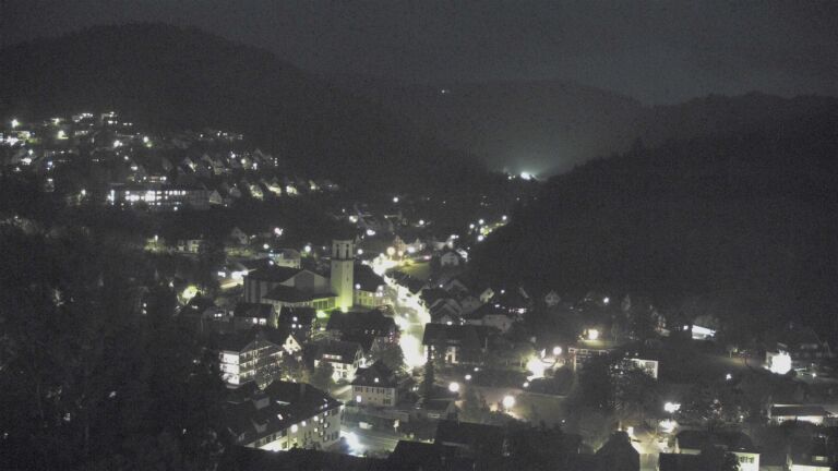 Dieses Bild zeigt eine Webcam-Aufnahme von Ottenhöfen, aufgenommen am Samstag, den 24.10.2026 um 19:10 Uhr