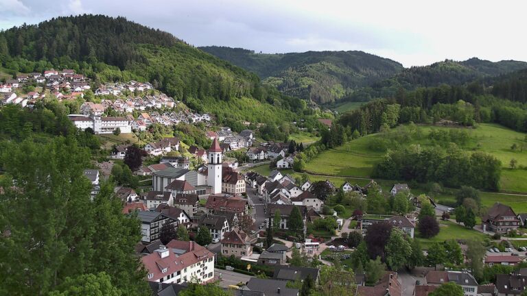 Dieses Bild zeigt eine Webcam-Aufnahme von Ottenhöfen, aufgenommen am Samstag, den 09.05.2026 um 18:20 Uhr
