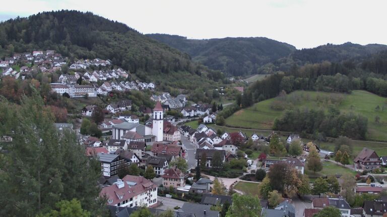 Dieses Bild zeigt eine Webcam-Aufnahme von Ottenhöfen, aufgenommen am Samstag, den 24.10.2026 um 08:00 Uhr