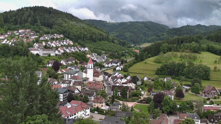 Dieses Bild zeigt eine Webcam-Aufnahme von Ottenhöfen, aufgenommen am Dienstag, den 02.06.2026 um 20:40 Uhr