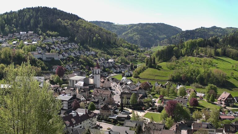 Dieses Bild zeigt eine Webcam-Aufnahme von Ottenhöfen, aufgenommen am Samstag, den 25.04.2026 um 10:50 Uhr