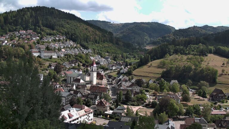 Dieses Bild zeigt eine Webcam-Aufnahme von Ottenhöfen, aufgenommen am Samstag, den 22.08.2026 um 15:30 Uhr