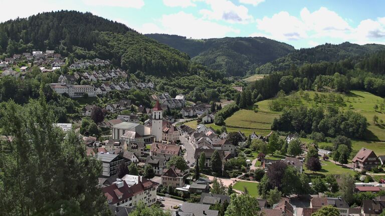 Dieses Bild zeigt eine Webcam-Aufnahme von Ottenhöfen, aufgenommen am Freitag, den 05.06.2026 um 11:10 Uhr