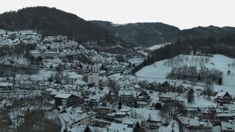 Dieses Bild zeigt eine Webcam-Aufnahme von Ottenhöfen, aufgenommen am Montag, den 05.01.2026 um 08:20 Uhr