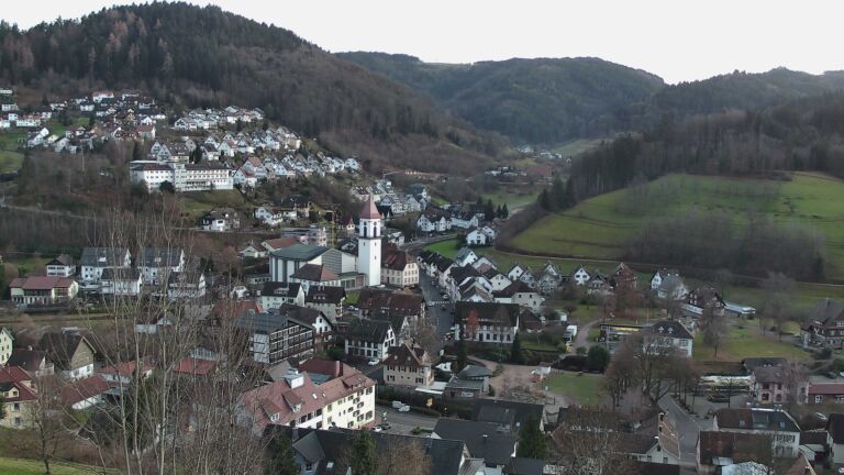 Dieses Bild zeigt eine Webcam-Aufnahme von Ottenhöfen, aufgenommen am Donnerstag, den 18.12.2025 um 16:30 Uhr