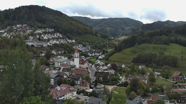 Dieses Bild zeigt eine Webcam-Aufnahme von Ottenhöfen, aufgenommen am Samstag, den 10.10.2026 um 13:20 Uhr
