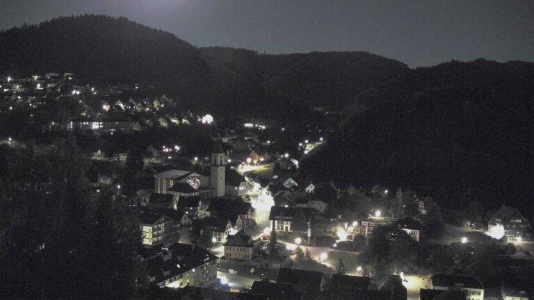 Dieses Bild zeigt eine Webcam-Aufnahme von Ottenhöfen, aufgenommen am Freitag, den 01.05.2026 um 23:30 Uhr