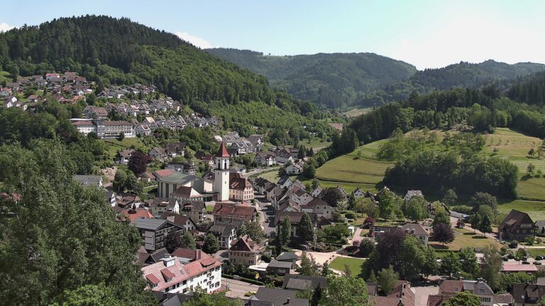 Dieses Bild zeigt eine Webcam-Aufnahme von Ottenhöfen, aufgenommen am Dienstag, den 26.05.2026 um 15:20 Uhr