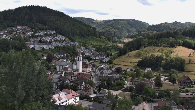 Dieses Bild zeigt eine Webcam-Aufnahme von Ottenhöfen, aufgenommen am Dienstag, den 21.07.2026 um 16:00 Uhr
