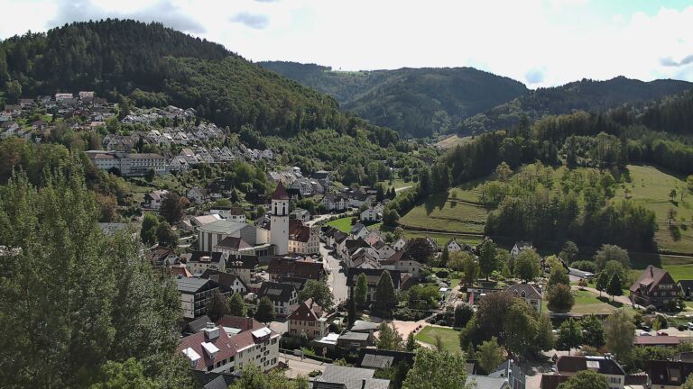 Dieses Bild zeigt eine Webcam-Aufnahme von Ottenhöfen, aufgenommen am Montag, den 14.09.2026 um 13:10 Uhr