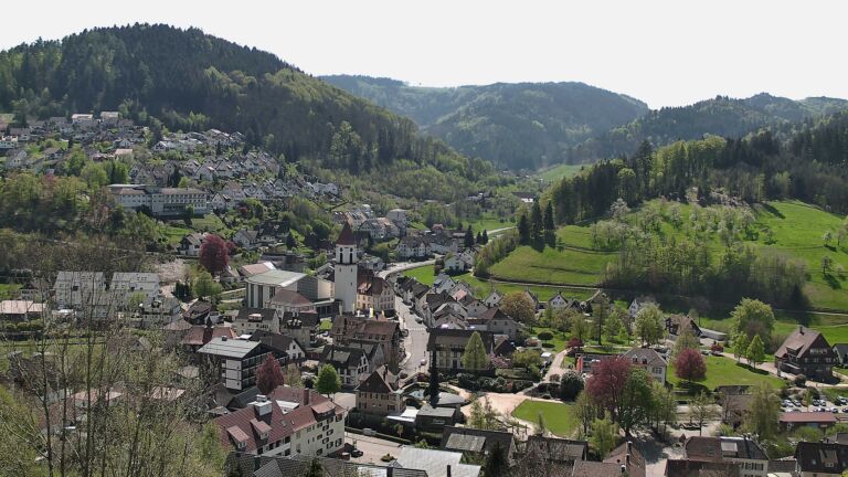 Dieses Bild zeigt eine Webcam-Aufnahme von Ottenhöfen, aufgenommen am Samstag, den 18.04.2026 um 12:40 Uhr