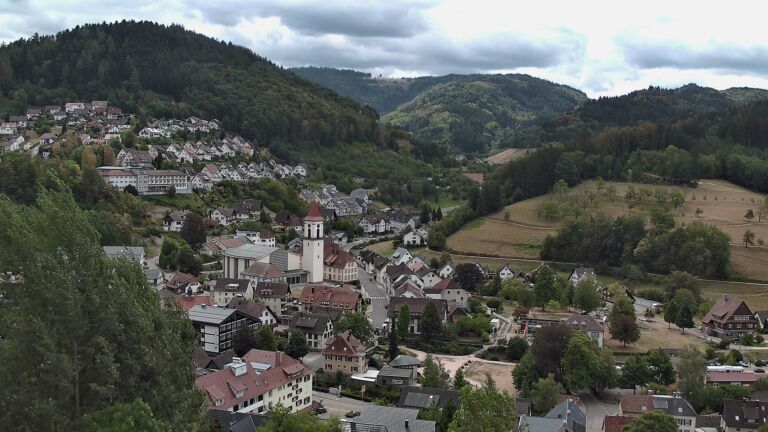 Dieses Bild zeigt eine Webcam-Aufnahme von Ottenhöfen, aufgenommen am Dienstag, den 18.08.2026 um 12:10 Uhr