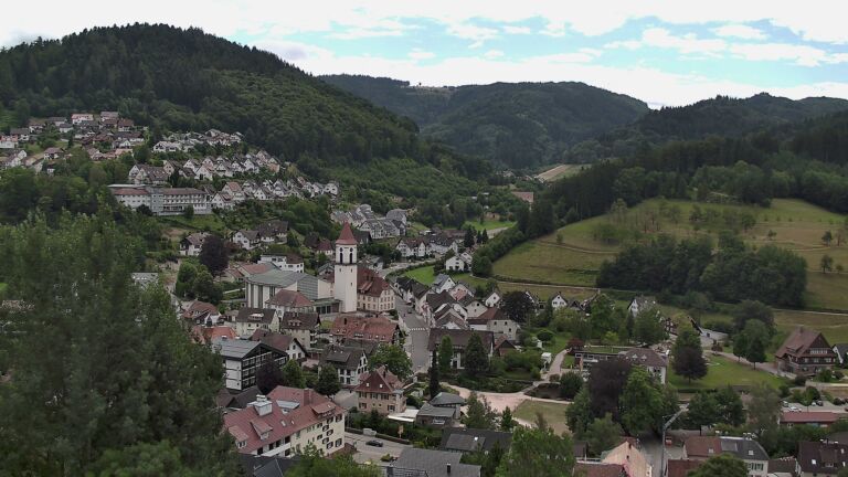 Dieses Bild zeigt eine Webcam-Aufnahme von Ottenhöfen, aufgenommen am Mittwoch, den 08.07.2026 um 13:00 Uhr