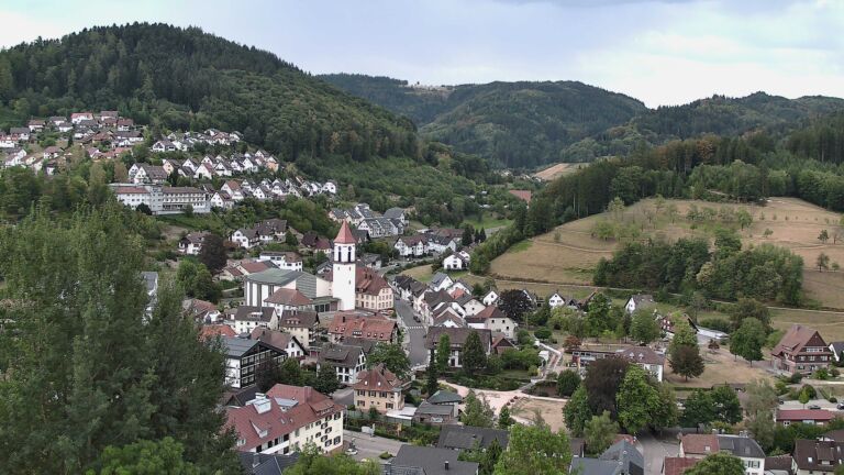 Dieses Bild zeigt eine Webcam-Aufnahme von Ottenhöfen, aufgenommen am Samstag, den 15.08.2026 um 08:00 Uhr