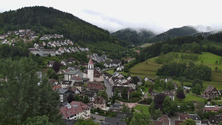 Dieses Bild zeigt eine Webcam-Aufnahme von Ottenhöfen, aufgenommen am Dienstag, den 09.06.2026 um 08:30 Uhr