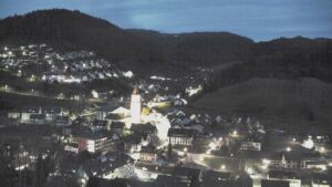 Dieses Bild zeigt eine Webcam-Aufnahme von Ottenhöfen, aufgenommen am Sonntag, den 15.02.2026 um 18:20 Uhr