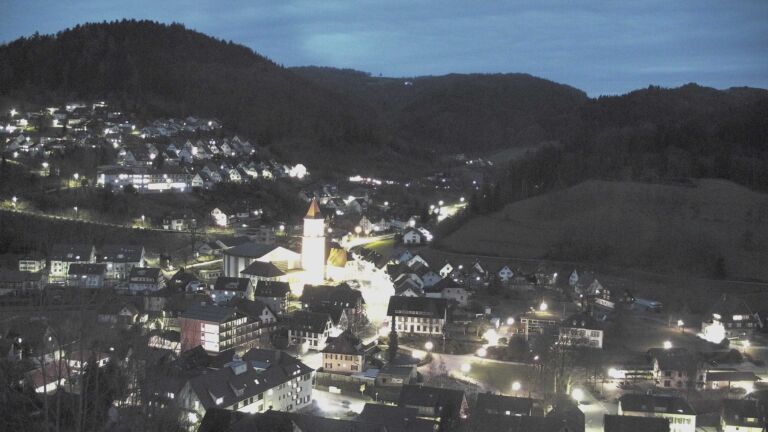 Dieses Bild zeigt eine Webcam-Aufnahme von Ottenhöfen, aufgenommen am Sonntag, den 15.02.2026 um 18:20 Uhr