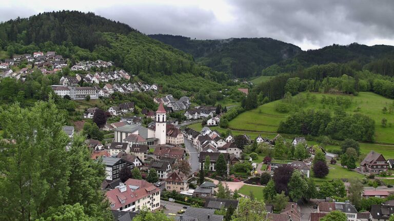 Dieses Bild zeigt eine Webcam-Aufnahme von Ottenhöfen, aufgenommen am Montag, den 11.05.2026 um 14:00 Uhr