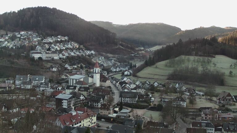 Dieses Bild zeigt eine Webcam-Aufnahme von Ottenhöfen, aufgenommen am Dienstag, den 27.01.2026 um 08:50 Uhr