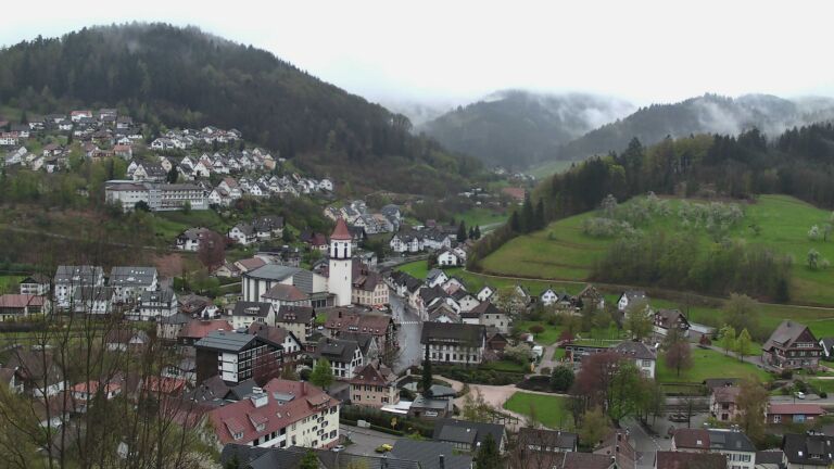 Dieses Bild zeigt eine Webcam-Aufnahme von Ottenhöfen, aufgenommen am Sonntag, den 12.04.2026 um 07:20 Uhr