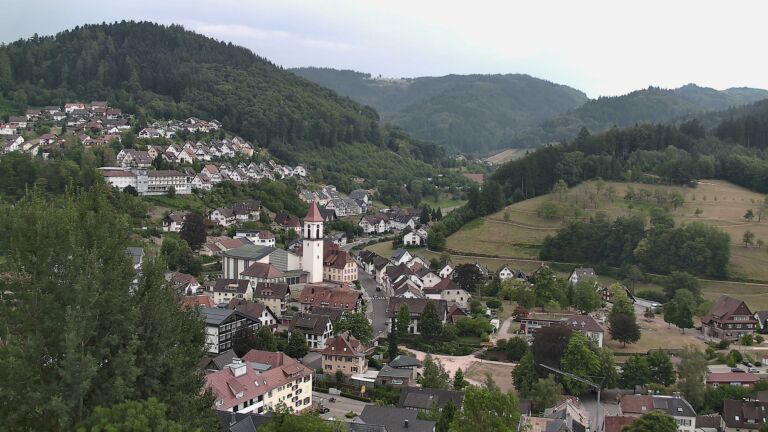 Dieses Bild zeigt eine Webcam-Aufnahme von Ottenhöfen, aufgenommen am Freitag, den 31.07.2026 um 16:40 Uhr