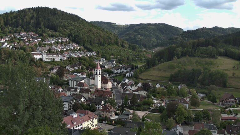 Dieses Bild zeigt eine Webcam-Aufnahme von Ottenhöfen, aufgenommen am Montag, den 07.09.2026 um 17:30 Uhr