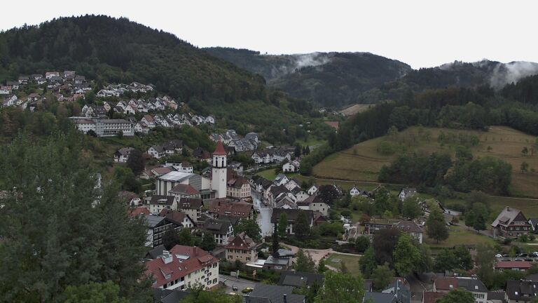 Dieses Bild zeigt eine Webcam-Aufnahme von Ottenhöfen, aufgenommen am Sonntag, den 30.08.2026 um 13:20 Uhr
