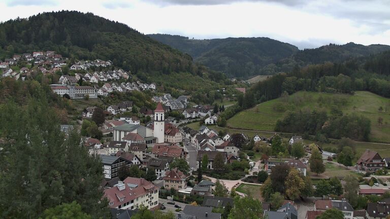 Dieses Bild zeigt eine Webcam-Aufnahme von Ottenhöfen, aufgenommen am Donnerstag, den 01.10.2026 um 16:10 Uhr